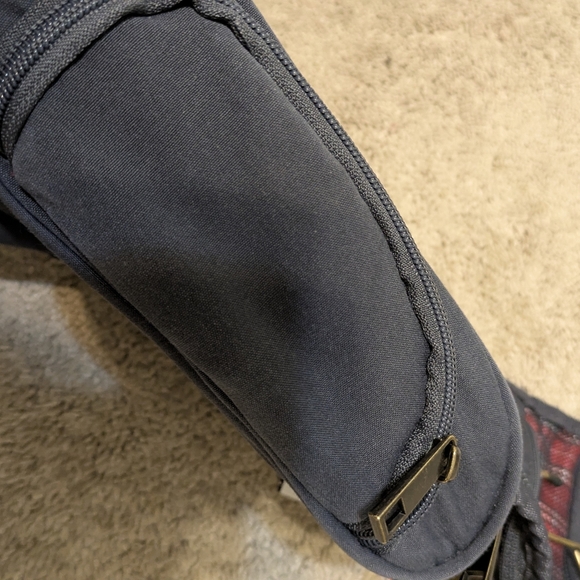 Southern Marsh Dewberry Hanging Travel Kit - Picture 4 of 6